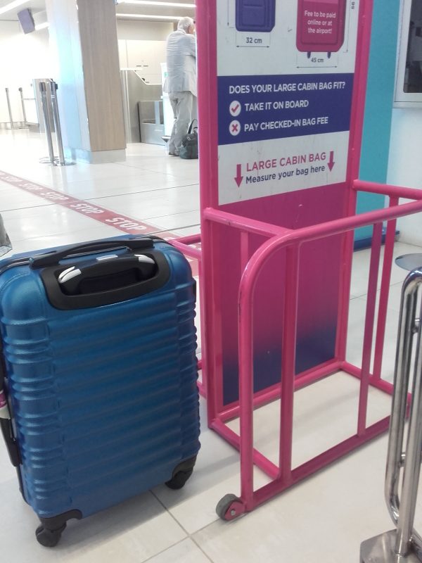 Il bagaglio a mano Wizzair la mia esperienza Calzari Alati